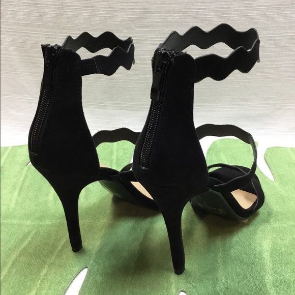 Striking Black Heels by Chinese Laundry - Picture 4 of 8